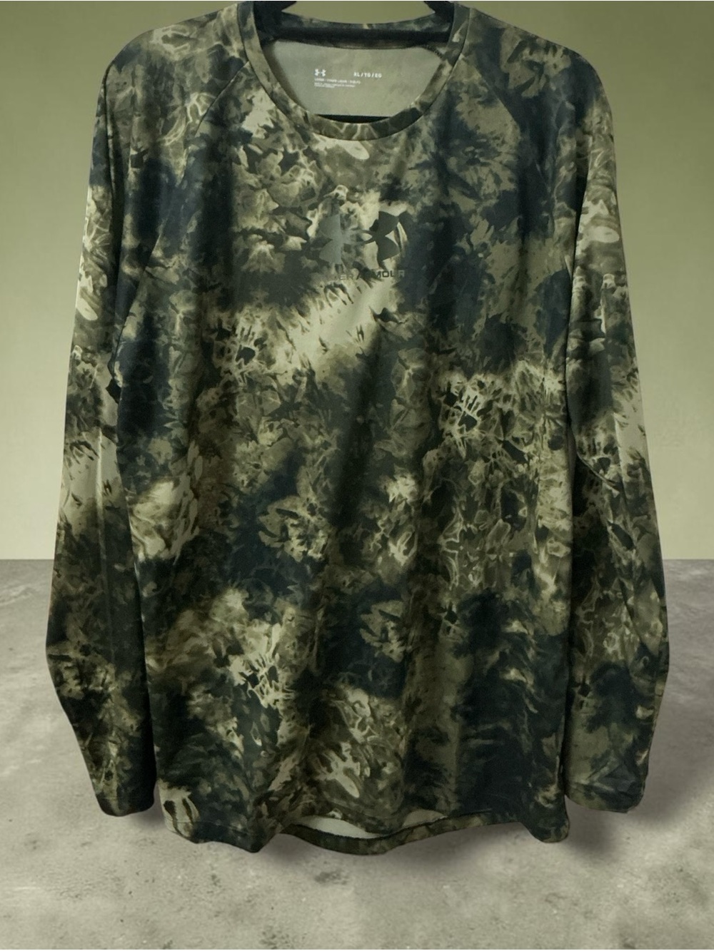 Under Armour Men’s Long Sleeve Camo Performance Shirt - Olive Green & Black Xl